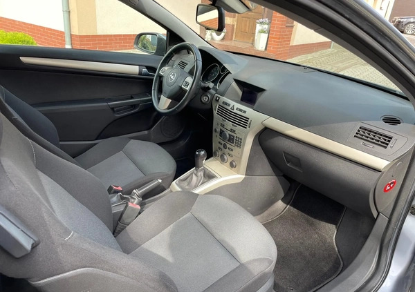 Opel Astra cena 7900 przebieg: 190000, rok produkcji 2007 z Pyskowice małe 67